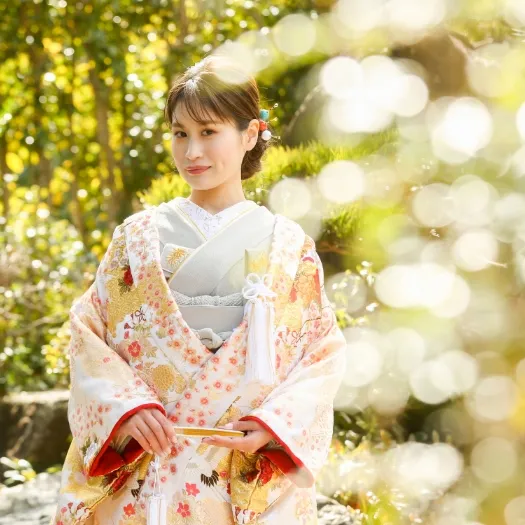 木漏れ日のなかの色打掛の花嫁｜伊勢おかげさま婚